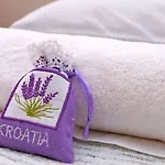 Appartement Near Trstenik With Secure Parking *