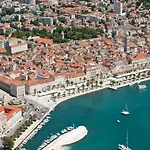 Appartement Near Trstenik With Secure Parking Split