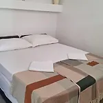 Appartement Near Trstenik With Secure Parking