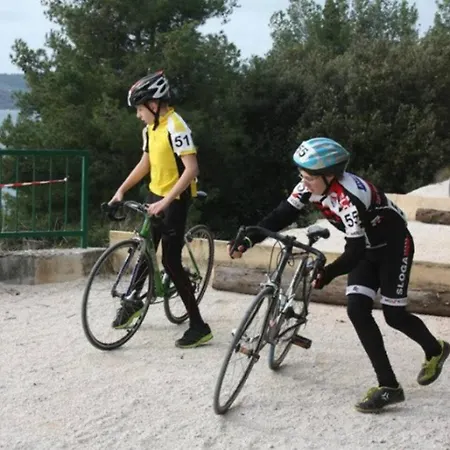 Lägenhet Near Trstenik With Secure Parking Split